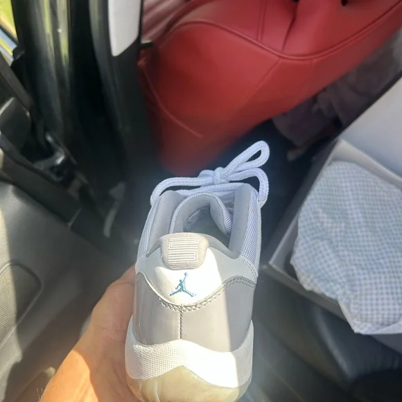 Jordan 11 retro low cement grey